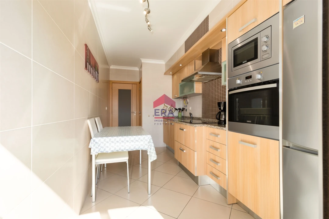 Apartamento T0 para Venda em Quelfes Foto 13