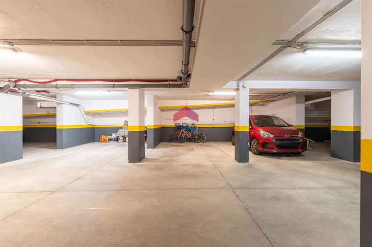 Apartamento T0 para Venda em Quelfes Foto 17