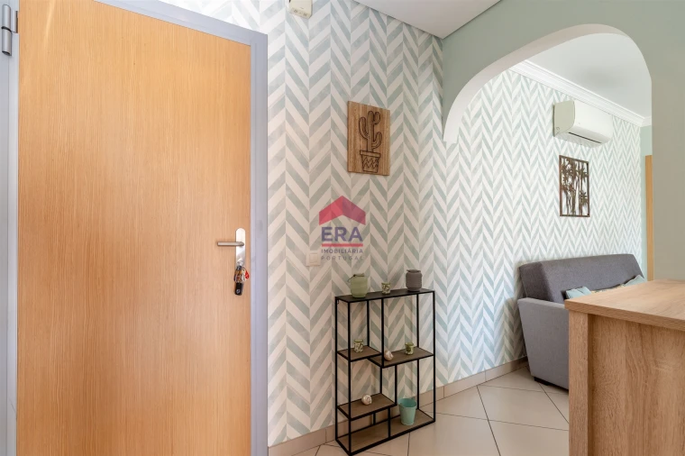 Apartamento T0 para Venda em Quelfes Foto 15