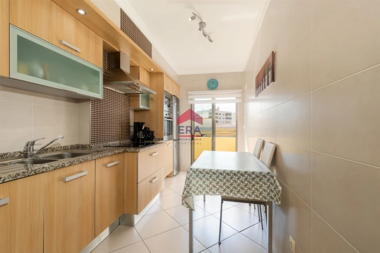 Apartamento T0 para Venda em Quelfes Foto 12