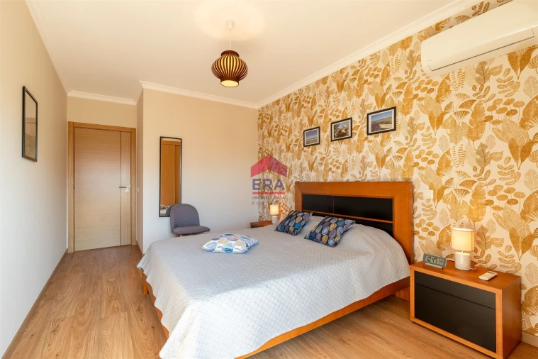 Apartamento T0 para Venda em Quelfes Foto 5