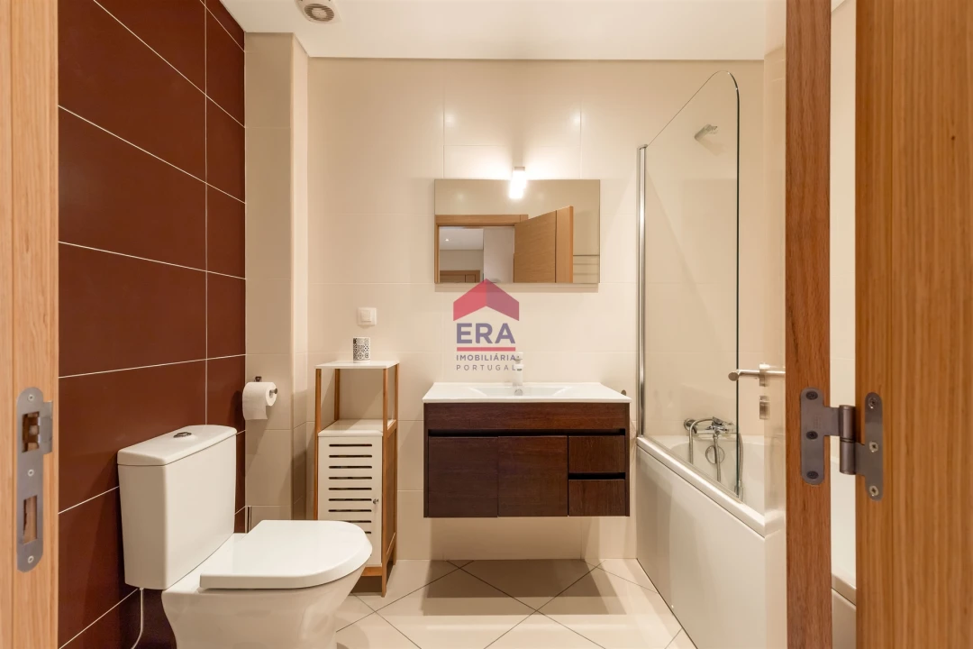 Apartamento T0 para Venda em Quelfes Foto 3