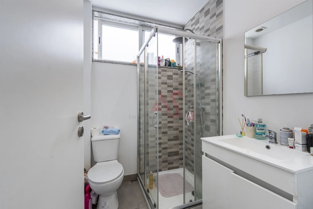 Prédio para Venda em Oliveira, São Paio e São Sebastião Foto 9