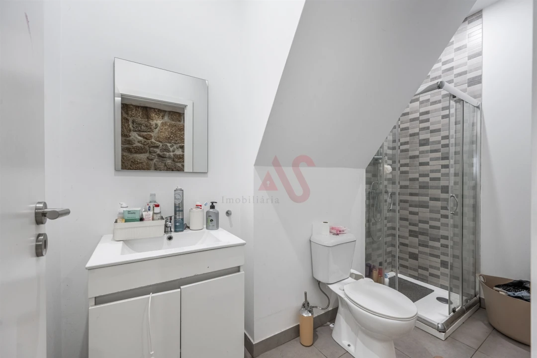 Prédio para Venda em Oliveira, São Paio e São Sebastião Foto 23