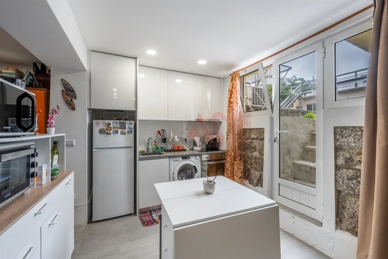 Prédio para Venda em Oliveira, São Paio e São Sebastião Foto 4