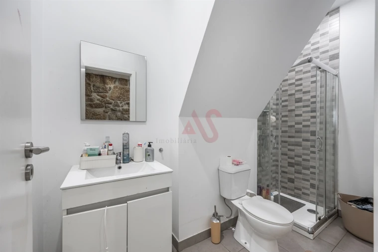 Prédio para Venda em Oliveira, São Paio e São Sebastião Foto 23