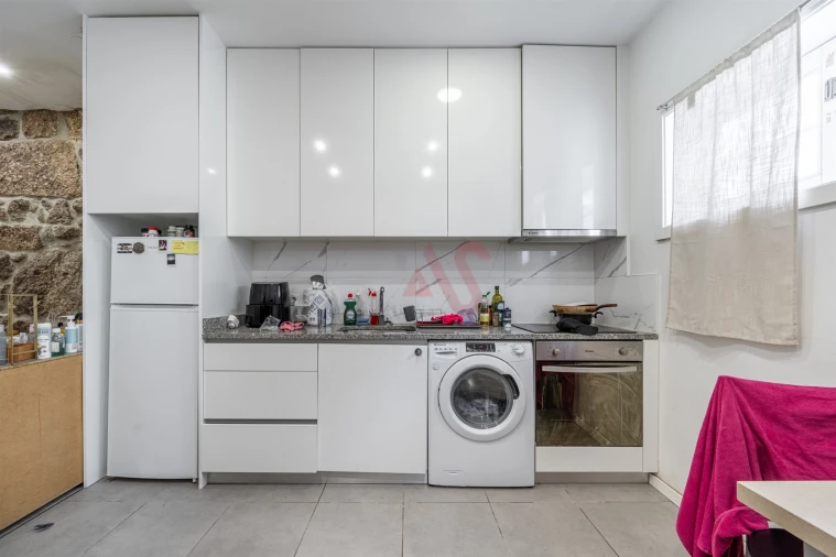 Prédio para Venda em Oliveira, São Paio e São Sebastião Foto 24