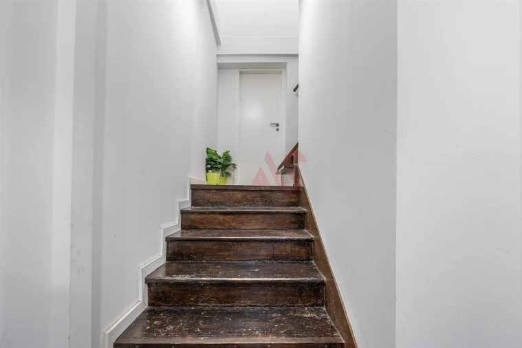 Prédio para Venda em Oliveira, São Paio e São Sebastião Foto 19