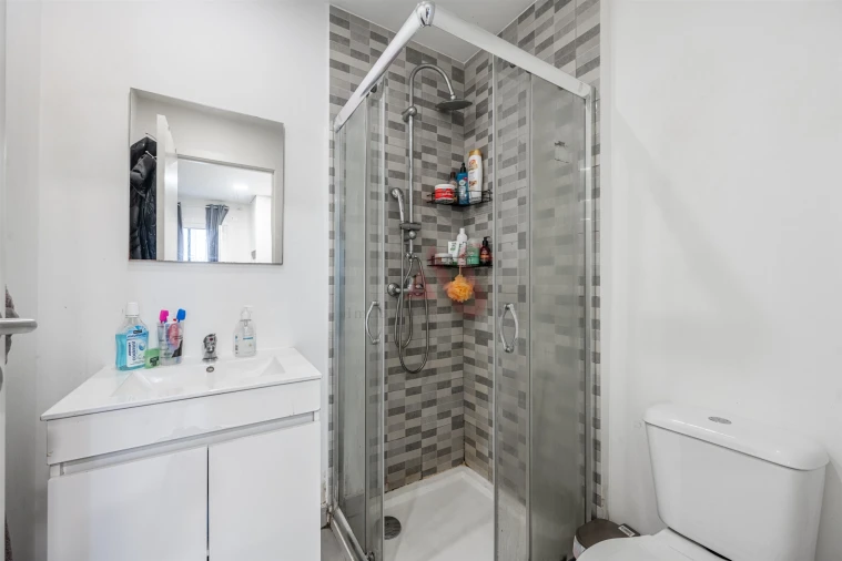 Prédio para Venda em Oliveira, São Paio e São Sebastião Foto 18