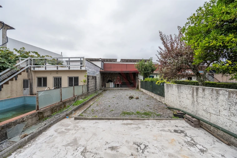 Prédio para Venda em Oliveira, São Paio e São Sebastião Foto 3