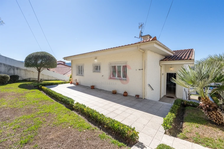 Moradia T5 para Venda em Caldas de Vizela (São Miguel e São João) Foto 8