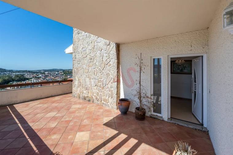 Moradia T5 para Venda em Caldas de Vizela (São Miguel e São João) Foto 32