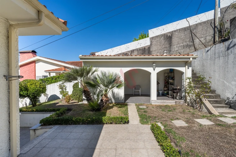 Moradia T5 para Venda em Caldas de Vizela (São Miguel e São João) Foto 6