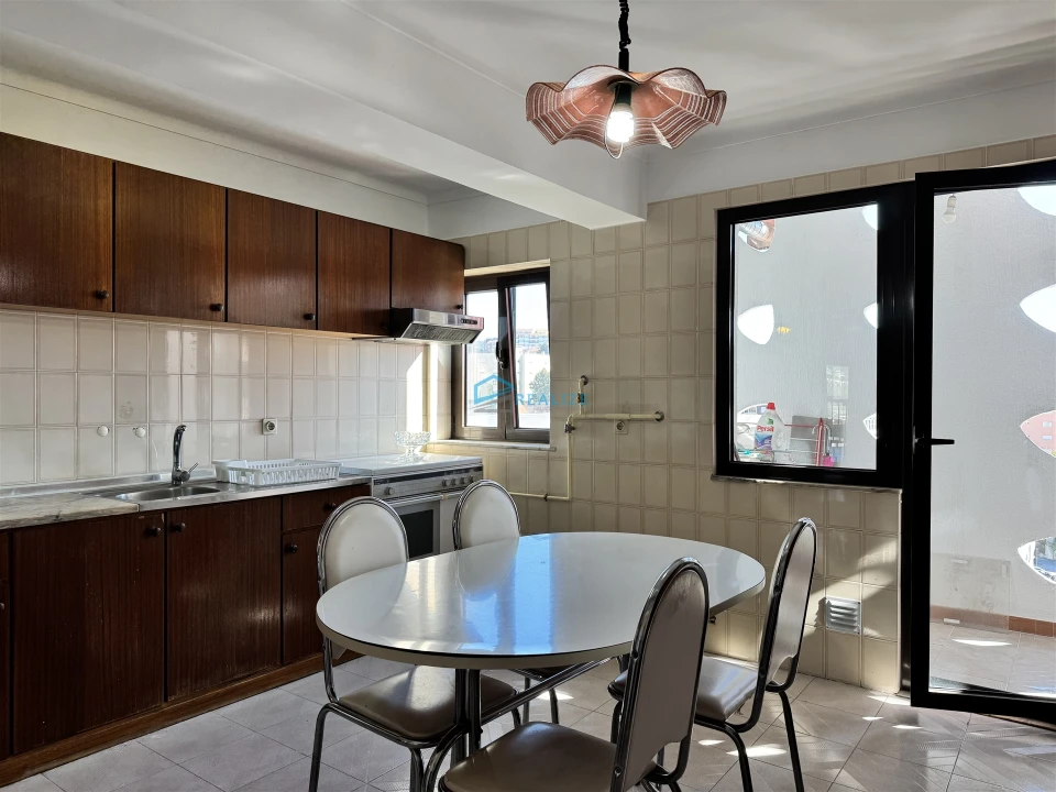 Apartamento T3 para Arrendamento em Nossa Senhora da Conceição, São Pedro e São Dinis Foto 6