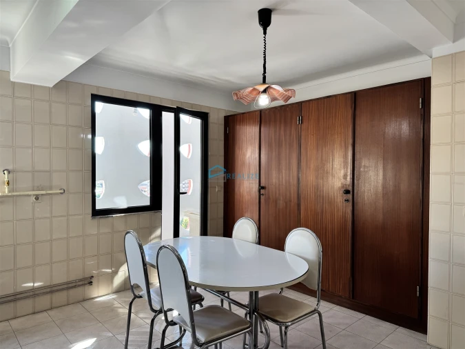 Apartamento T3 para Arrendamento em Nossa Senhora da Conceição, São Pedro e São Dinis Foto 4