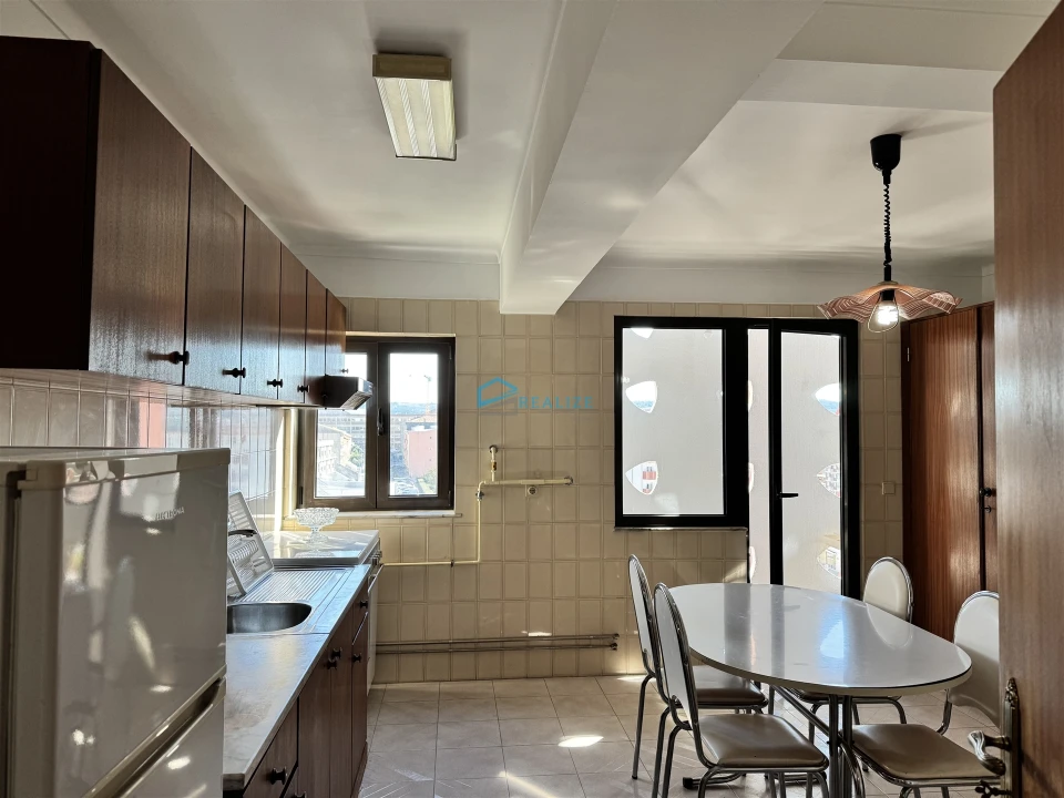 Apartamento T3 para Arrendamento em Nossa Senhora da Conceição, São Pedro e São Dinis Foto 1