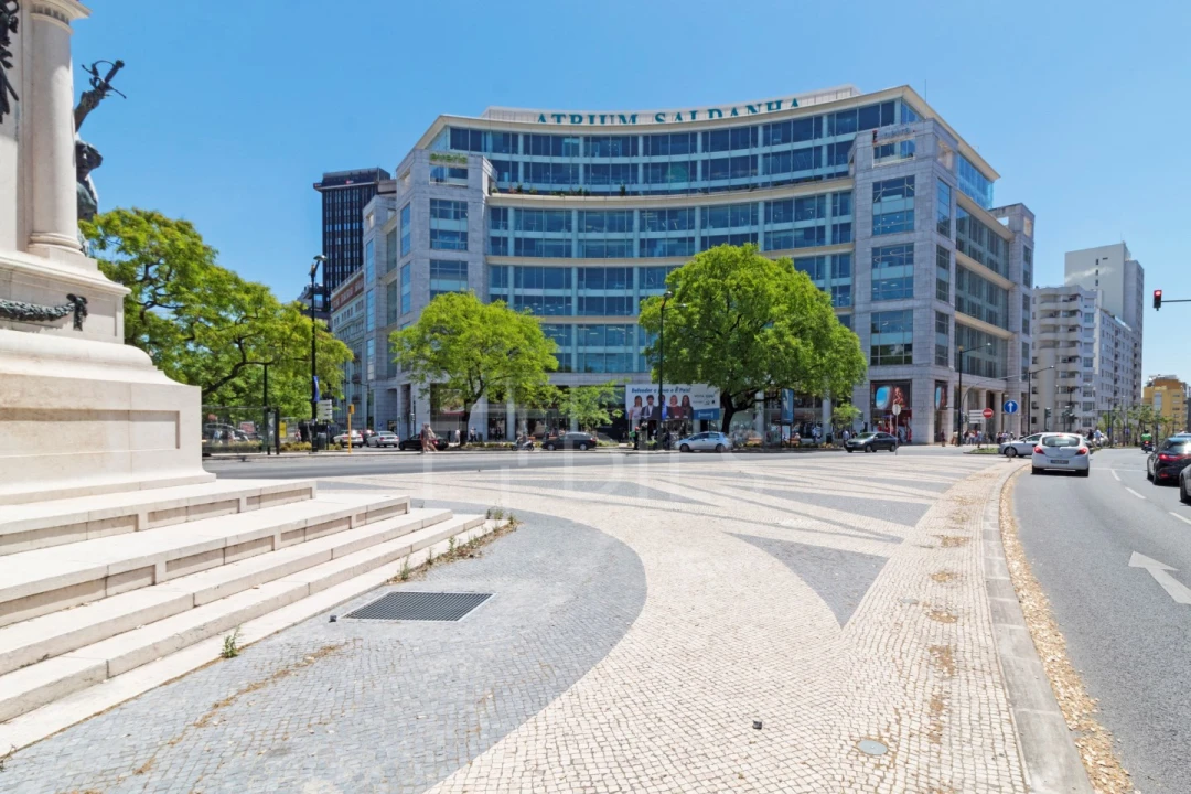 Loja para Arrendamento em Avenidas Novas Foto 15