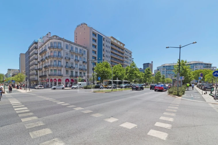 Loja para Arrendamento em Avenidas Novas Foto 18