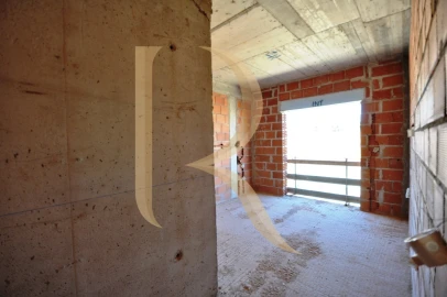 Apartamento T5 para Venda em Corroios