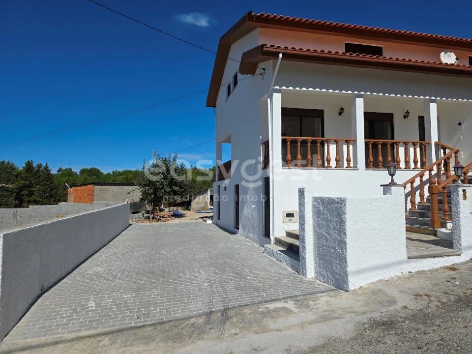 Moradia T3 para Venda em Tabua Foto 4