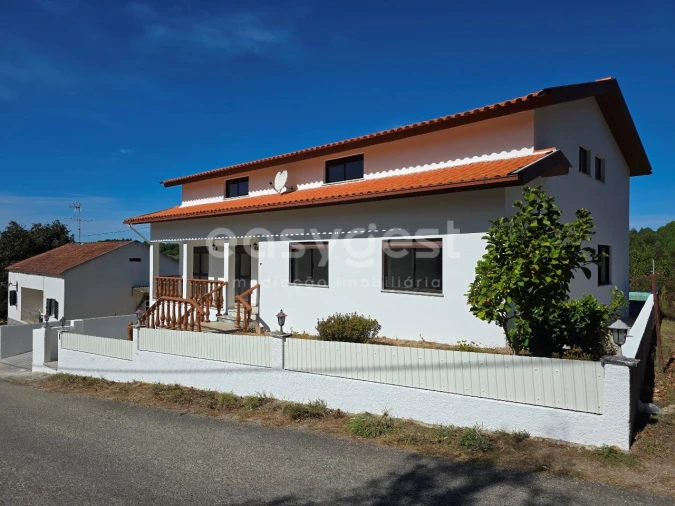 Moradia T3 para Venda em Tabua Foto 2