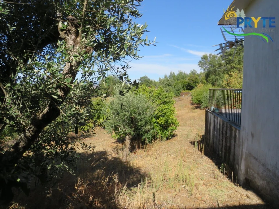 Moradia T2 para Venda em Alvaro Foto 24