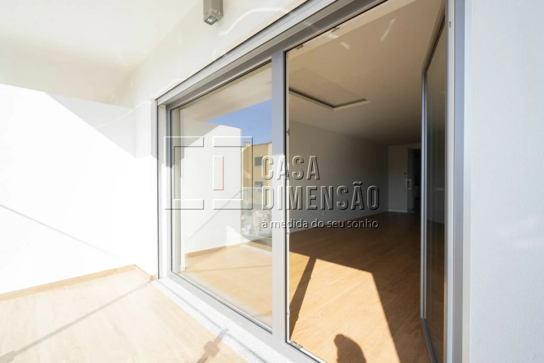 Apartamento T3 para Venda em Carcavelos e Parede Foto 11
