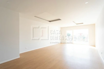 Apartamento T3 para Venda em Carcavelos e Parede