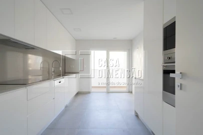 Apartamento T3 para Venda em Carcavelos e Parede