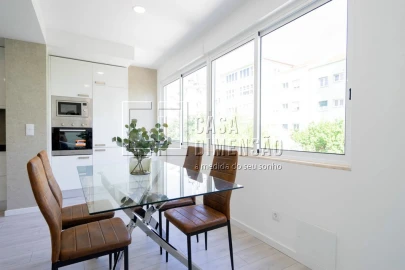 Apartamento T3 para Venda em Benfica