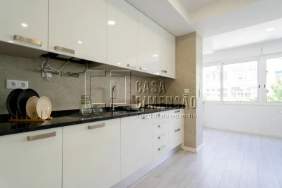 Apartamento T3 para Venda em Benfica