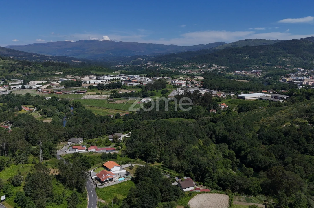Terreno para Venda em Guilhadeses e Santar Foto 5