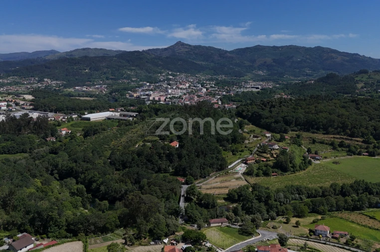 Terreno para Venda em Guilhadeses e Santar Foto 4