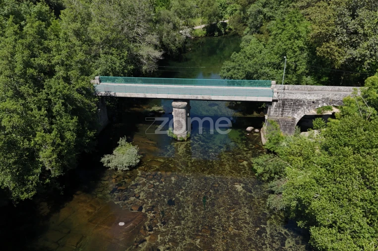 Terreno para Venda em Guilhadeses e Santar Foto 9