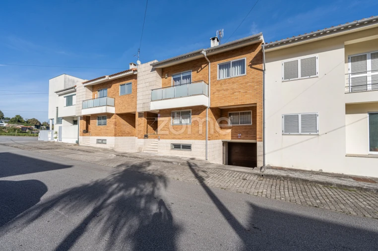 Moradia T4 para Venda em Vila Nova de Famalicão e Calendário Foto 1