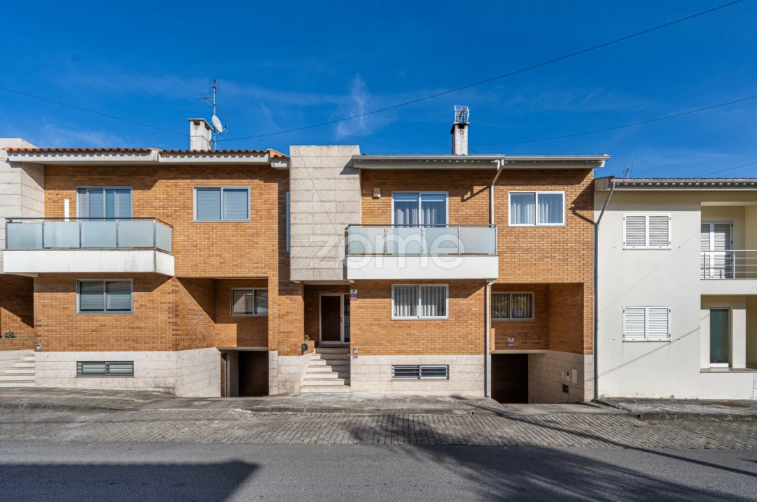 Moradia T4 para Venda em Vila Nova de Famalicão e Calendário Foto 2