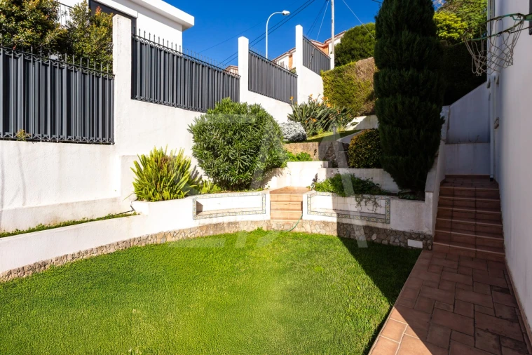 Moradia T6 para Venda em Algés, Linda-A-Velha e Cruz Quebrada-Dafundo Foto 12