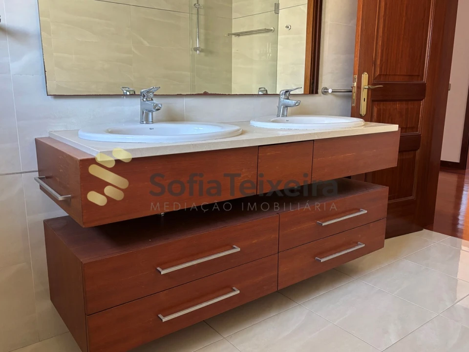 Moradia T4 para Venda em Freixo de Cima e de Baixo Foto 11