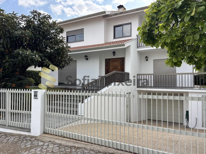 Moradia T4 para Venda em Freixo de Cima e de Baixo