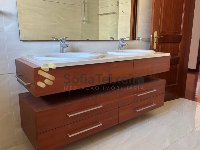 Moradia T4 para Venda em Freixo de Cima e de Baixo Foto 11