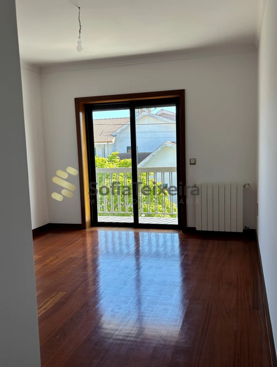 Moradia T4 para Venda em Freixo de Cima e de Baixo Foto 18