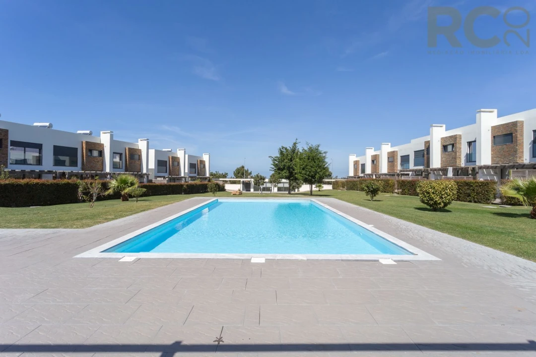 Moradia T3 para Venda em A dos Cunhados e Maceira Foto 1