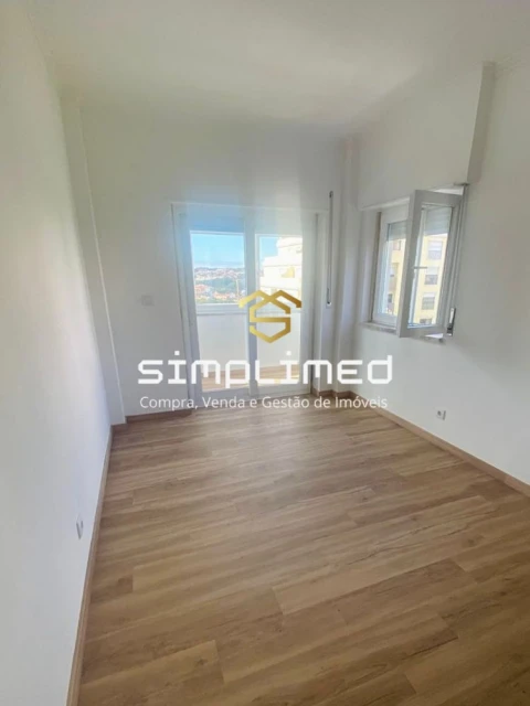 Apartamento T2 para Venda em Massamá e Monte Abraão