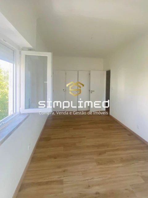 Apartamento T2 para Venda em Massamá e Monte Abraão