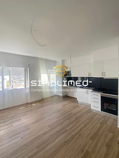 Apartamento T2 para Venda em Massamá e Monte Abraão