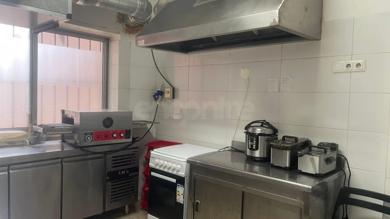 Loja para Trespasse em Oeiras e São Julião da Barra, Paço de Arcos e Caxias Foto 3