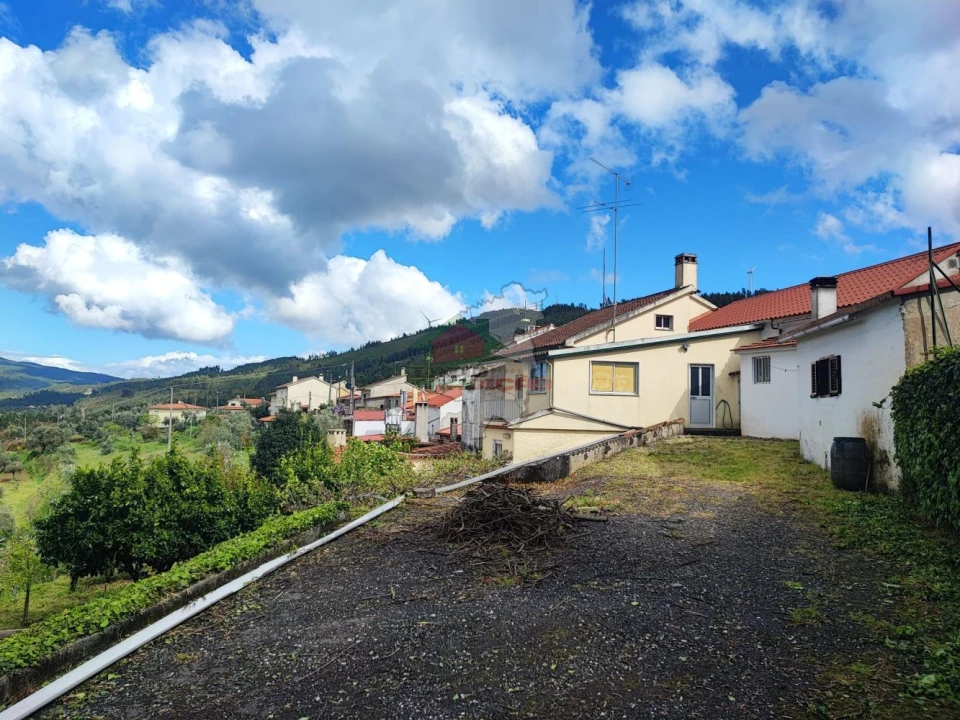 Moradia T4 para Venda em Proença-A-Nova e Peral Foto 1