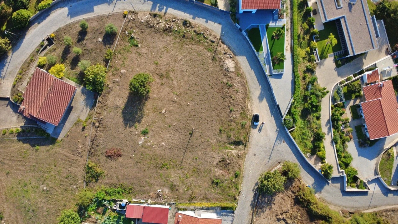 Terreno para Venda em Penafiel Foto 1