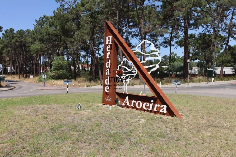 Moradia T4 para Venda em Charneca de Caparica e Sobreda Foto 2