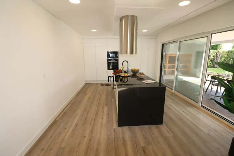 Moradia T4 para Venda em Charneca de Caparica e Sobreda Foto 12